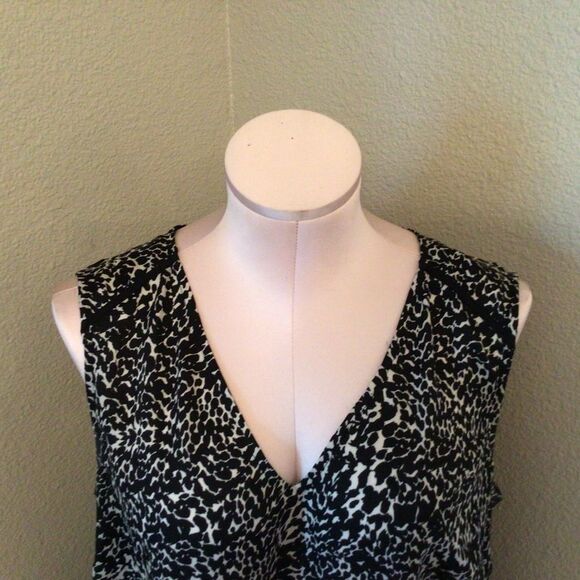 Lane Bryant Black Cream Sleeveless Blouse 14 - Picture 5 of 10